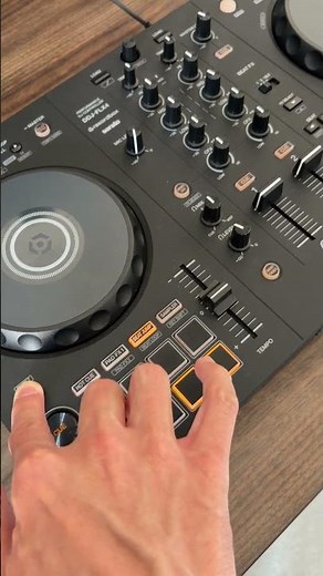 Change your beat jump intervals with ease on the DDJ-FLX4 #djtips #pioneerdj #flx4 #dj