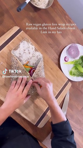 Wraps! • Raw vegan, gluten free, oil free • Great texture, not hard and tough, kinda like a soft oniony pita but with better structure and so much bigger to fit more in! • Homemade with a dehydrator - oven not recommended unless you want crackers - can’t buy these in the store, just recipes in the Hand Salads ebook. • Links to trays, tools, etc in the Hand Salads ebook, link in my bio or send me a DM • Not dry, we use sauce. Sauce and spread recipes also in the recipe ebook • Made with primarily