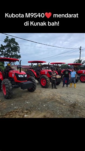 Kubota M9540 Kini Di Kunak: Traktor Tangguh Untuk Ladang Sawit