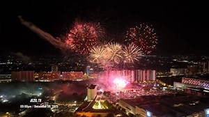 Amazing Fireworks Display at SM CITY ILOILO 🎆 ⏰ 09:00pm / December 30, 2025 🎥 Jezel Taparan #SmCityIloilo #IloiloCity #Fireworks #JezelMultimediaProd | Jezel TV
