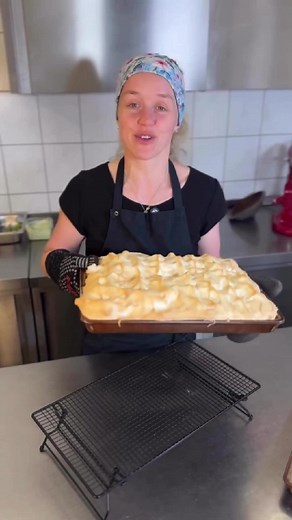 Rhabarber-Baiser-Kuchen Rezept – säuerlich trifft süß