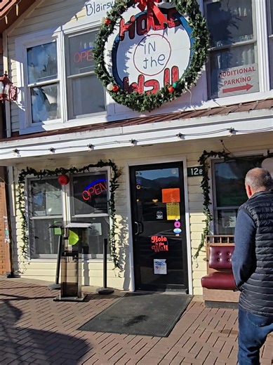 Highly recommend making a pit stop at this Hole in the Wall staple located in Blairsville. #foodreviews #foodies #Blairsville #tasty