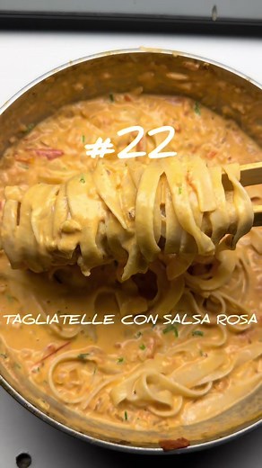 Tagliatelle con salsa rosa cremosa — Receta fácil