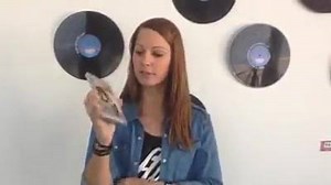 Christina Stürmer ist bis 9 Uhr live in der Morgenshow! Und sie hat ihr neues Best of Album "Gestern. Heute.“ mitgebracht! Mit einem Like könnte das Album Dir gehören! | 94,3 RS2