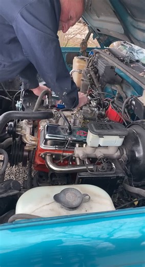 Wouldn’t of been possible without Papaw’s help #fyp #chevrolet #obs #cammed #trucksoftiktok #383stroker #obschevy #droppedtrucks