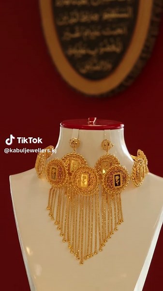 Stunning Choker Set from Kabul Jewellers