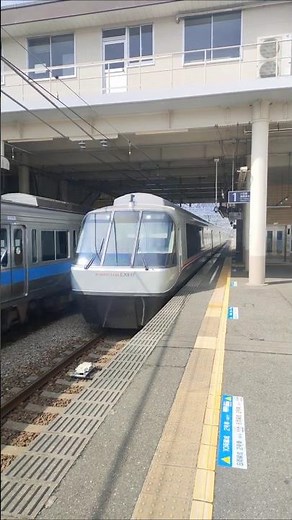 ロマンスカー通過