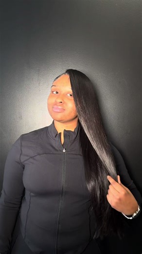 Get into this Alicia Keys style using salon bomb luxury Brazilian hair so sleek & silky 💣💣💣💣💣💣 #salonbomb #brazilianhair #fy #sewin #linkinbio