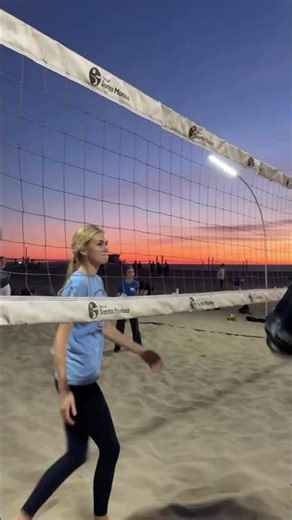 Working On The “3” Block With AVP Player Dylan Maarek & Elle Borski #beachvolleyball