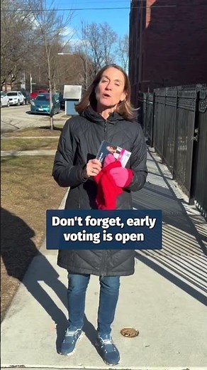 Knocking Doors in Andersonville with Laura Fine for Congress