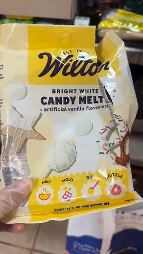 ✨ Oreo Cookie Balls ✨ These little treats are SO easy and SO good!...