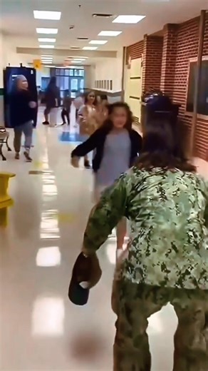 Army Dad Comes Home — Pure Emotions 😭 #shorts #ytshorts #ArmySurprise #viral #surprise #emotional