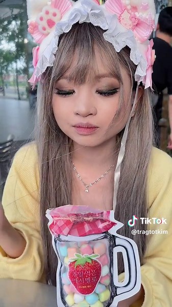 Êi ngon nha!! Chin cám ơn @bé tí xíu ơi 🐰 ✨✨ #crispymarshmallows #mukbang #xuhuong