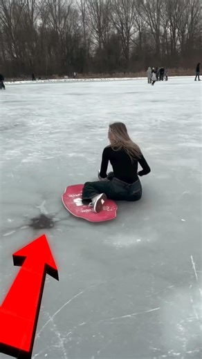 Ela Não Imaginou Ao Deslizar Na Prancha!!😱😱😯 #curiosidades #shorts #shortsfeed