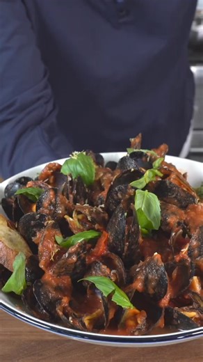 Mussels Fra Diavolo or Mussels cooked in spicy tomato sauce is an essential ingredient for a good summer diet, however, you’re probably making 1 major mistake when making it and we’re gonna fix that right now. #recipe #seafood #italian #recipe | Not Another Cooking Show