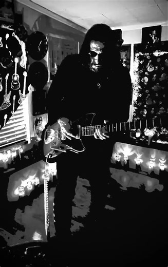 “Soul Coughing” an original improvisation. Welcome to Halloween night 2025’s Blues Fetish. This is always a fun night to play something deep and intense. Have an interesting evening. Be bold as love. 💙👆🏼NA👸🏼🎸🛻🇺🇸47 🎃💀👻o””””o | David Blanche