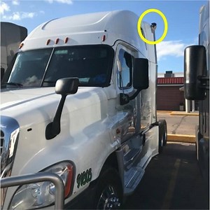 Robert Taylor has shared install pics of his 3 Camera Wireless DVR System he purchased from Falcon. This system can use up to 4 Wireless Heavy Duty Night Vision Cams with 9" LCD with built-in DVR! Thanks Robert for sharing... | FalconEye Dash Cam