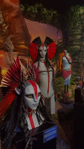 Laura BARJUM (González) on Instagram: "ENTREVISTAS COMPLETAS en link de mi perfil 🔥 y me siento tan orgullosa de nosotros 🖤 de la imagen que tenemos ante el mundo. Personas que tienen esta visón del mundo hablando así de nuestro país es un ORGULLO 🙈 estoy tan feliz de compartir este gran paso en mi carrera contigo…. Gracias por alégrate tanto y por tantos mensajes tan hermoso @cinecolorcol @20thcenturystudiosla #AVATAR: Fuego y Cenizas YA ESTÁ DISPONIBLE SOLO EN CINES 🍿✨"