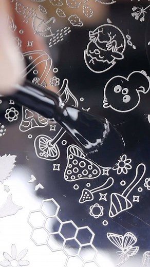 Spring is here! 🌷🐝💕 Our all new Bee-You-tiful Spring plate just launched along with 4 other spring-tastic products! @galanea_marta #nailsart #nailpolish #nailstut #diynails | UberChic Beauty