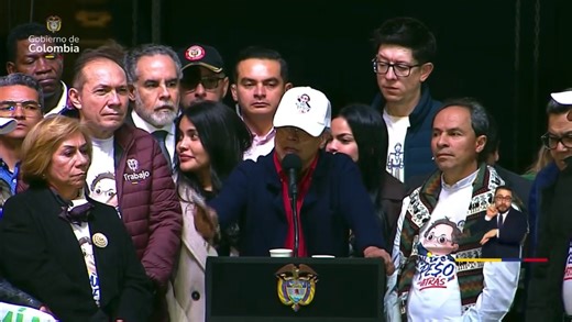 El Presidente Gustavo Petro anunció que “ya están los pasaportes aquí, están las máquinas y los producimos. Habrán 50 mil entregados hasta el mes de abril y seguirá, por siempre, con una base de datos cuidada por la Imprenta Nacional”. Asimismo, solicitó a la empresa Thomas & Greg entregar de manera inmediata la base de datos de pasaportes de Colombia a la Imprenta Nacional, para garantizar que las elecciones sean libres y transparentes. #ALasCallesPorLaDignidad | Presidencia de la República de 