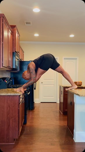 The Yoga With Lola Experience | Splits for the win 😊 | Instagram