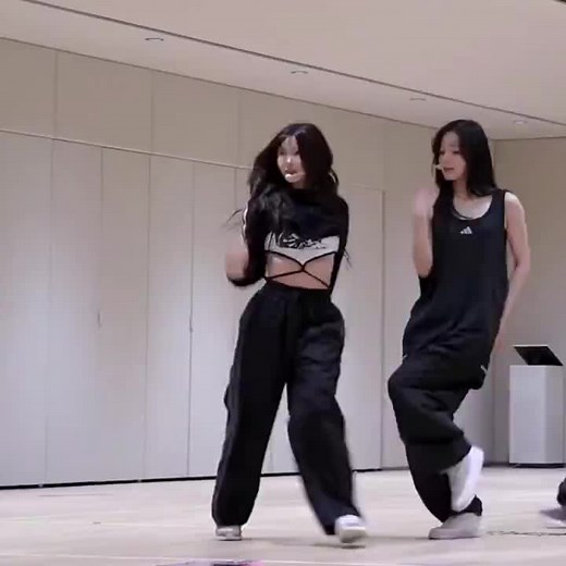 Mesmerizing Vocal Performance by fromis_9 | Live Fun MV [Video]