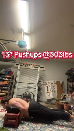 13” Plyo Pushups @303lbs BW. #Strength #explosiveness #plyometricstraining #Texas