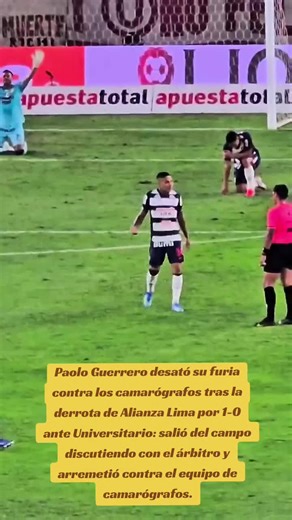 Paolo Guerrero desató su furia contra los camarógrafos tras la derrota de Alianza Lima por 1-0 ante Universitario: salió del campo gritando al árbitro y arremetió contra el equipo de camarógrafos. #paologuerrero #alianzalima #universitario #universitariodedeportes