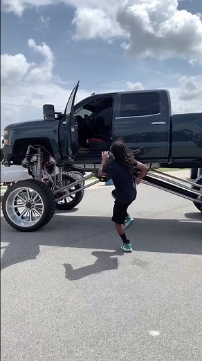 This is how I get into lifted trucks 34 inches of lift on 30s with 42s tires #fyp #foryou #xyzbca #truck #dlf #