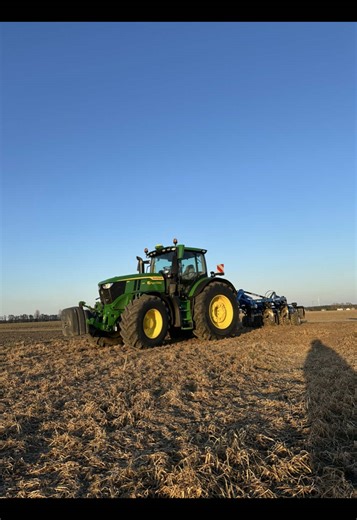 Exploring the John Deere 6R250 Tractor