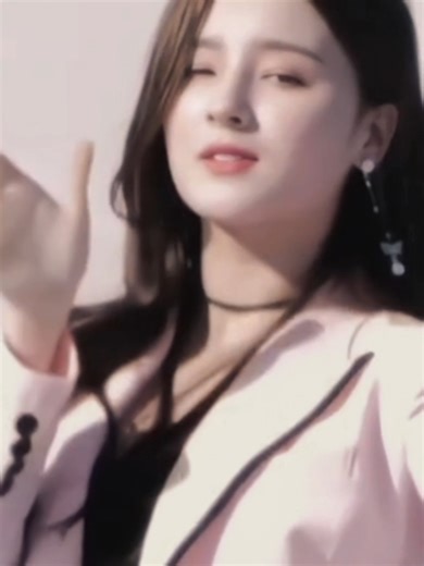 Discover Nancy of MOMOLAND: Passionate Dance Moves