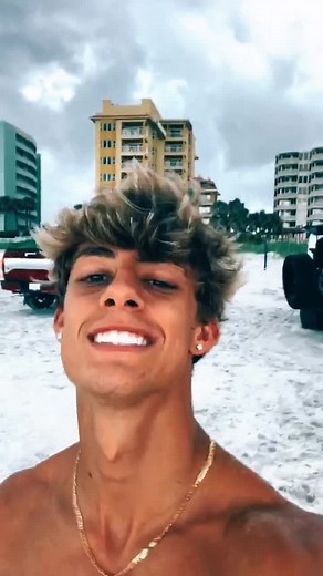 out here with the boys @brycebuse3 @connor5lee @waller.austin #fyp #GreekFreakOut