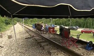 740K views · 827 reactions | Miners are blocking the tracks of a coal train in Kentucky for a fifth day as part of a standoff with a coal company that filed for bankruptcy and left nearly 400 workers without work and pay. “Rather than sitting at home waiting on the phone to ring, they're sitting here demanding answers,” Cumberland, Kentucky, Mayor Charles Raleigh says. https://cnn.it/2TaMX05 | CNN Replay | Facebook