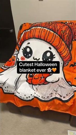 🎃✨ Cozy ghost blanket, perfect Halloween snuggles!