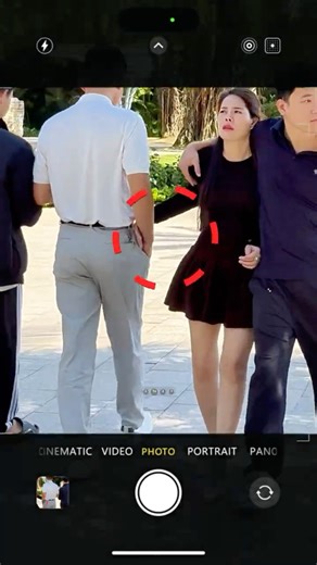 This Hand Signal Means “Help Me” — Would You Notice It? 🙏 #HelpSignal #SilentSOS #KindManGlobal