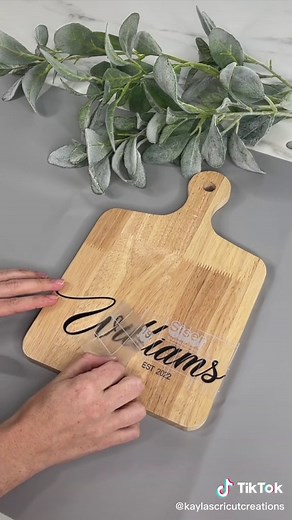How to get vinyl to stick to wood. #cricut #vinylprojects #cricutvinylproject #cricuthacks #polycrylic