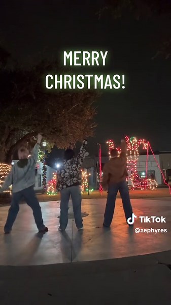 This is OUR Jujutsu Christmas❤️ [@nix callisto @ky 🕸️] #jujutsukaisen #jjk #jjkcosplay #yujiitadori #nobarakugisaki #megumifushiguro #yuji #nobara #megumi #itadori