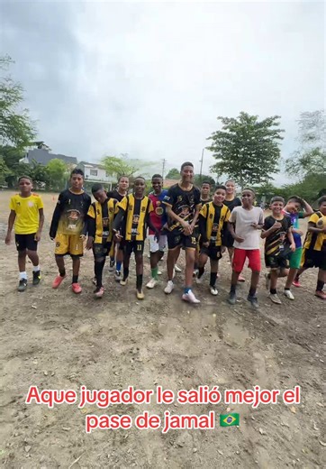 Aque jugador le salió mejor el pase de jamal . . . . #fyp #viral #parati #futbol #baile