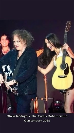 Olivia Rodrigo brought out @TheCure’s Robert Smith for an epic performance of “Friday I’m In Love” at #GlastonburyFestival 2025. “He’s perhaps the best songwriter to come out of England.” - Olivia on Robert Smith | Universal Music Publishing Group