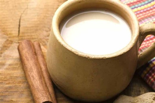 Cómo hacer atole de pinole con chocolate para los días lluviosos: en 20 minutos y con 5 ingredientes