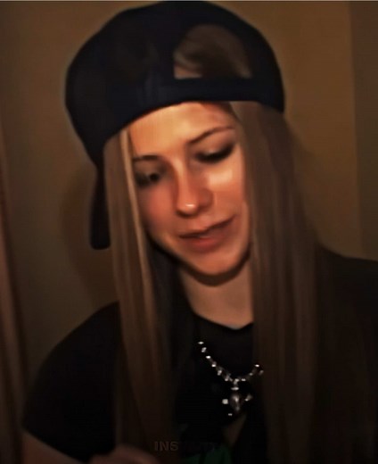 Avril Lavigne Edits: Iconic Moments in Pop Punk
