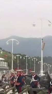 The moment the rope broke during the hoisting