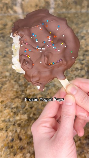 Frozen yogurt pops for dessert✨ #foodshorts #recipeshorts #dessertrecipe #easyrecipe