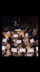 New World Symphony Fellows, led by Chad Goodman, performed Valerie Coleman's works on January 21, 2023. ✨ A trailblazer in music, Coleman has inspired generations with her compositions and teaching. 🎥 Watch the full concert on YouTube: bit.ly/40eBRtQ ________ Los Fellows de la New World Symphony, dirigidos por Chad Goodman, interpretaron las obras de Valerie Coleman el 21 de enero de 2023. ✨ Pionera en la música, Coleman ha inspirado a generaciones con sus composiciones y enseñanza. 🎥 Mira el 