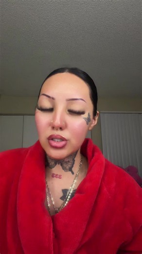 𝔐𝔦𝔞𝔩𝔞𝔫𝔦 (@mialaniaurora2)’s video of Eyelash Glue