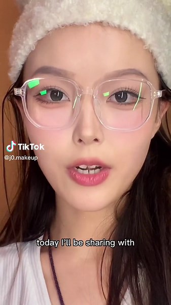 Makeup Tips for Glasses Wearers