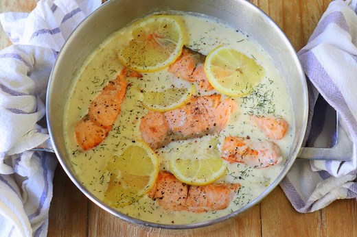 Salmón en salsa de limón, receta fácil y deliciosa, en la que solo mancharás una cazuela