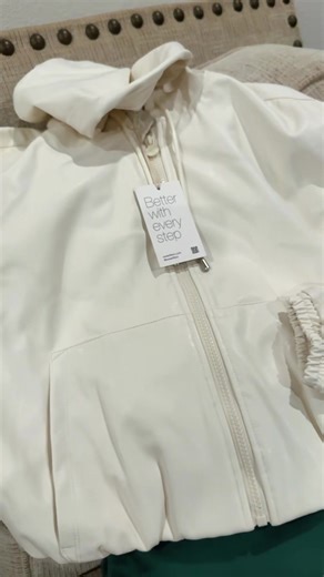 If you’re looking for a pleather jacket that doesn't look plastic, this is the one. The cropped fit makes it so easy to layer over hoodies or dresses! 🧥🔥 #CroppedJacket #PleatherJacket #FauxLeather #StreetStyleInspo #MotoJacket