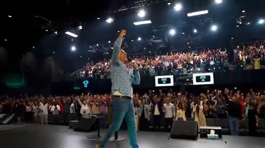 Quelle conférence « SAINT-ESPRIT » extraordinaire nous avons eue dans la présence de notre Seigneur ! 🙌 🔥 Sa gloire s’est manifestée de manière puissante, accompagnée de miracles et de prodiges ! 🙌 Nous rendons toute la gloire à Dieu pour Sa grâce infinie et la confiance qu’Il nous témoigne. Ces moments vécus dans Sa présence resteront gravés dans nos cœurs. Un immense merci à l’évangéliste Andres Bisonni pour sa présence qui a été une grande bénédiction ! 🙏 Nous tenons également à exprimer 