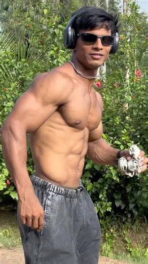 A Man's Self Care Routine ( pull-ups & back pose ) inspired by ‪@AshtonHallOfficial‬